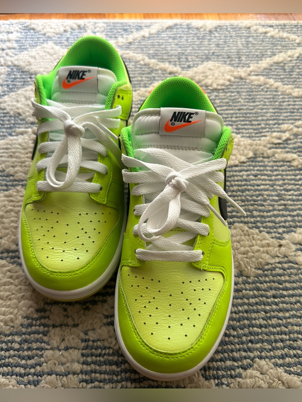 Nike Dunk Low SE Splash Volt